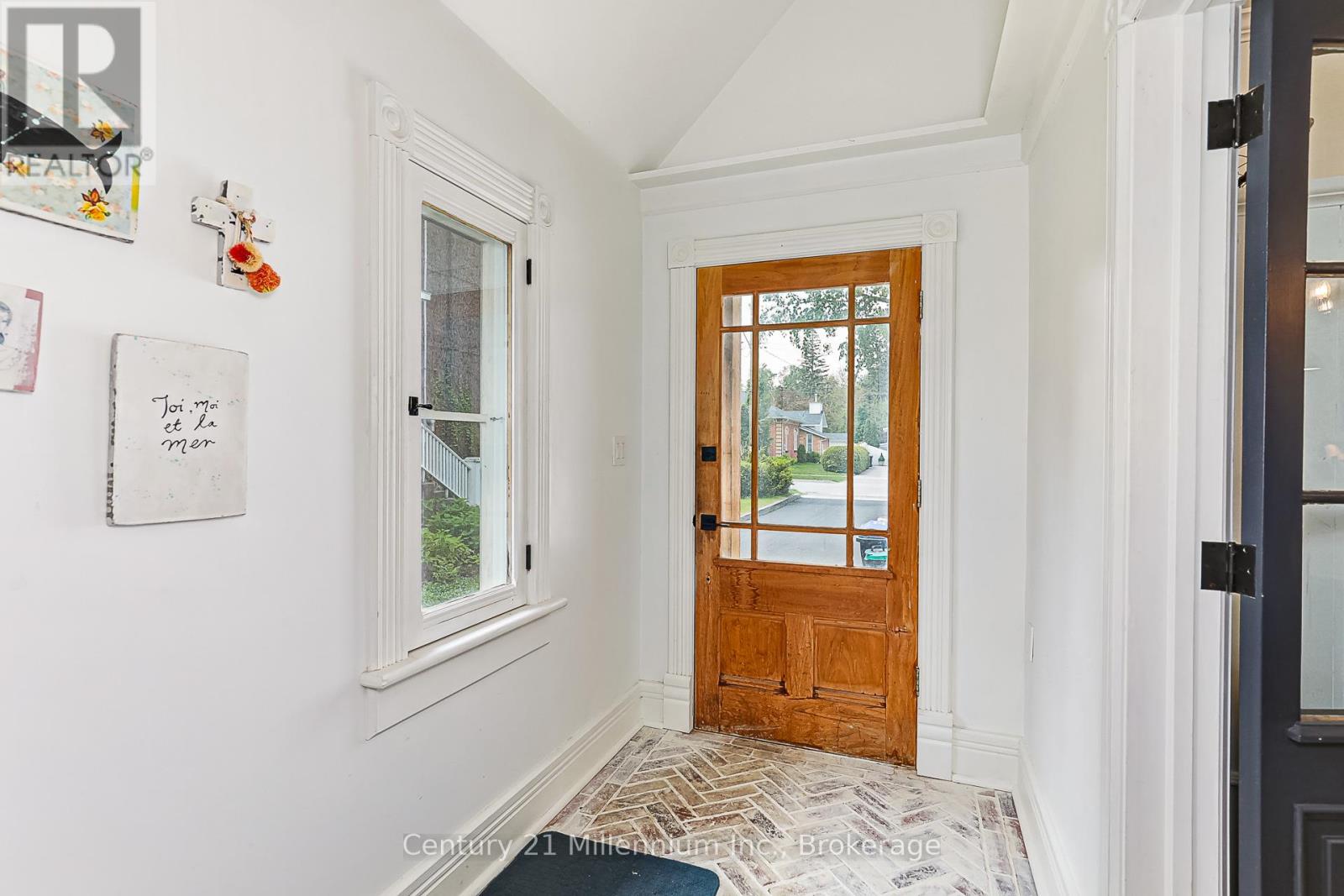 Property at 285 MAPLE STREET image 5