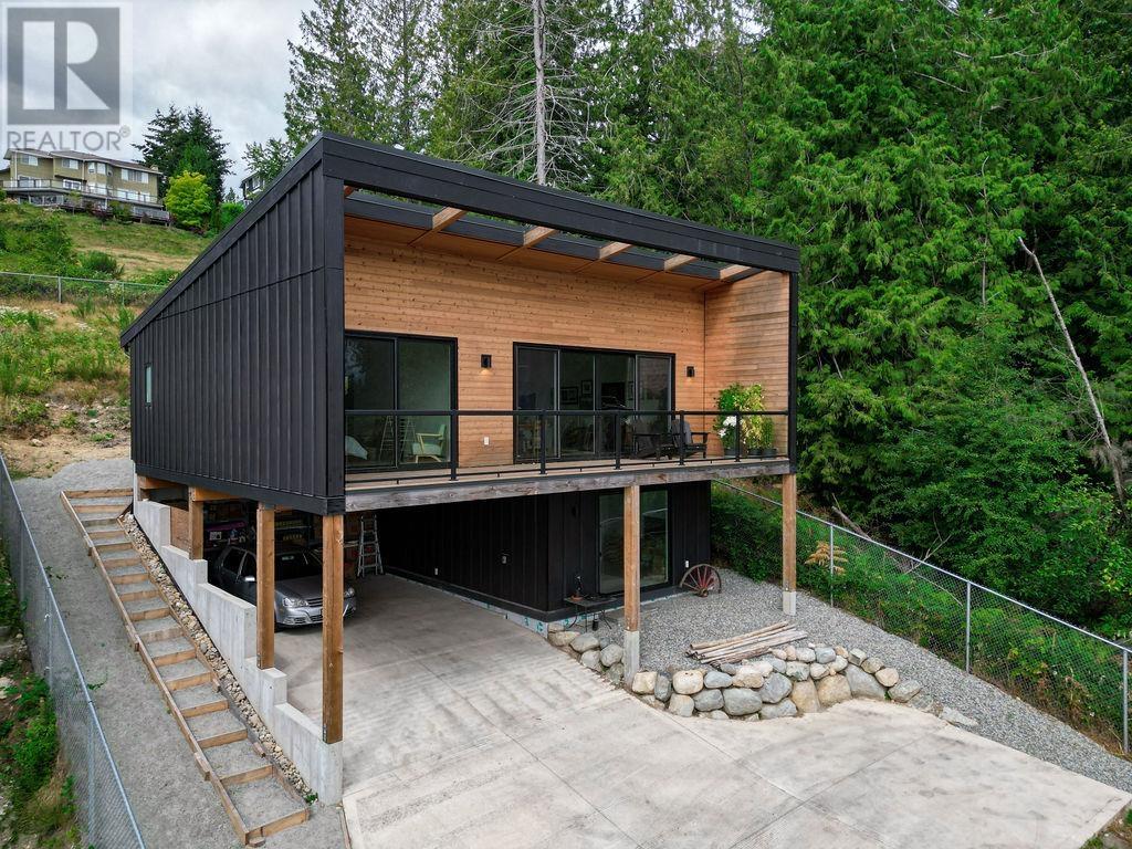 Property at 1829 NORTH ROAD image 2