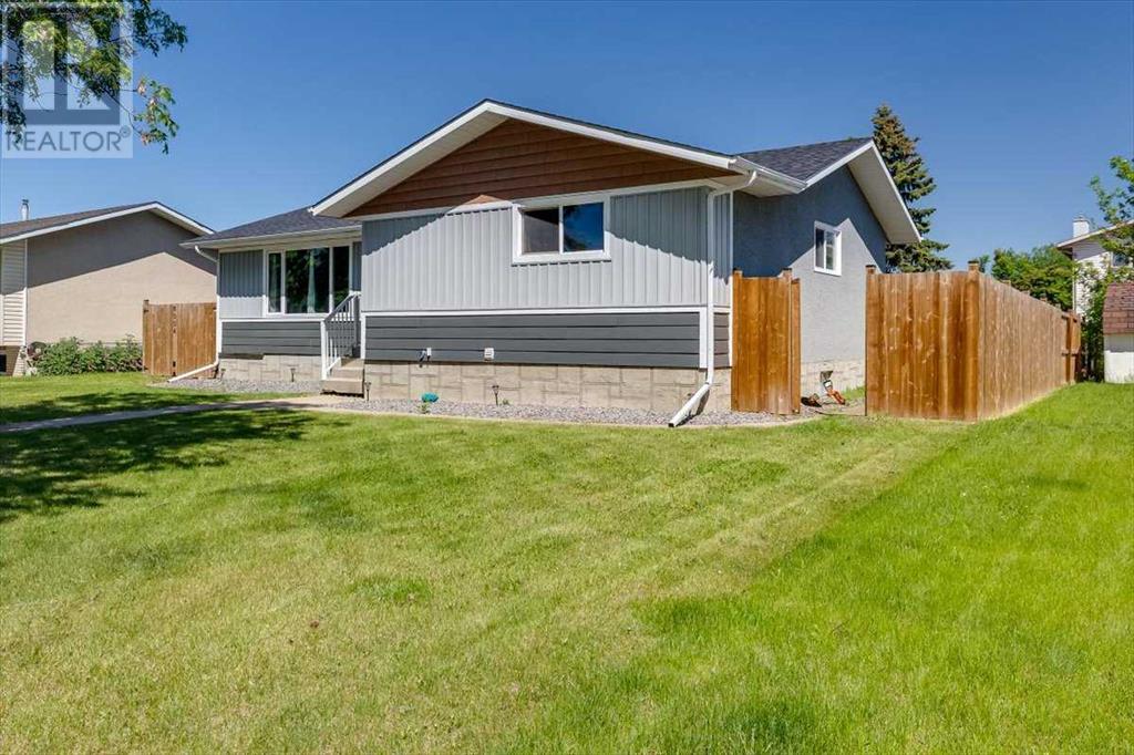 6004 54 Avenue, Ponoka, Alberta  T4J 1L1 - Photo 2 - A2226474
