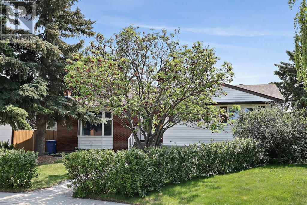 1427 Mccrimmon Drive, Carstairs, Alberta  T0M 0N0 - Photo 2 - A2228408