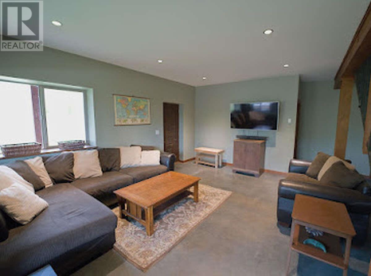 4602 Carlson Road, Nelson, British Columbia  V1L 6X3 - Photo 27 - 10351308