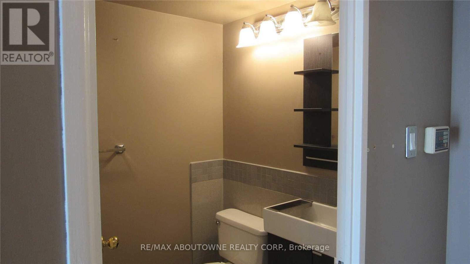 1408 - 285 Enfield Place, Mississauga, Ontario  L5B 4L8 - Photo 10 - W12204593