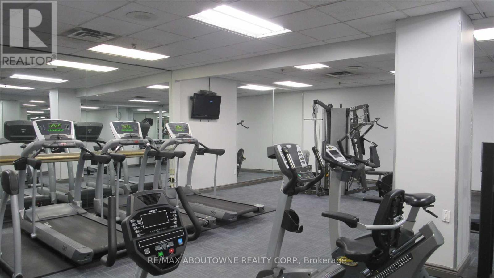 1408 - 285 Enfield Place, Mississauga, Ontario  L5B 4L8 - Photo 2 - W12204593
