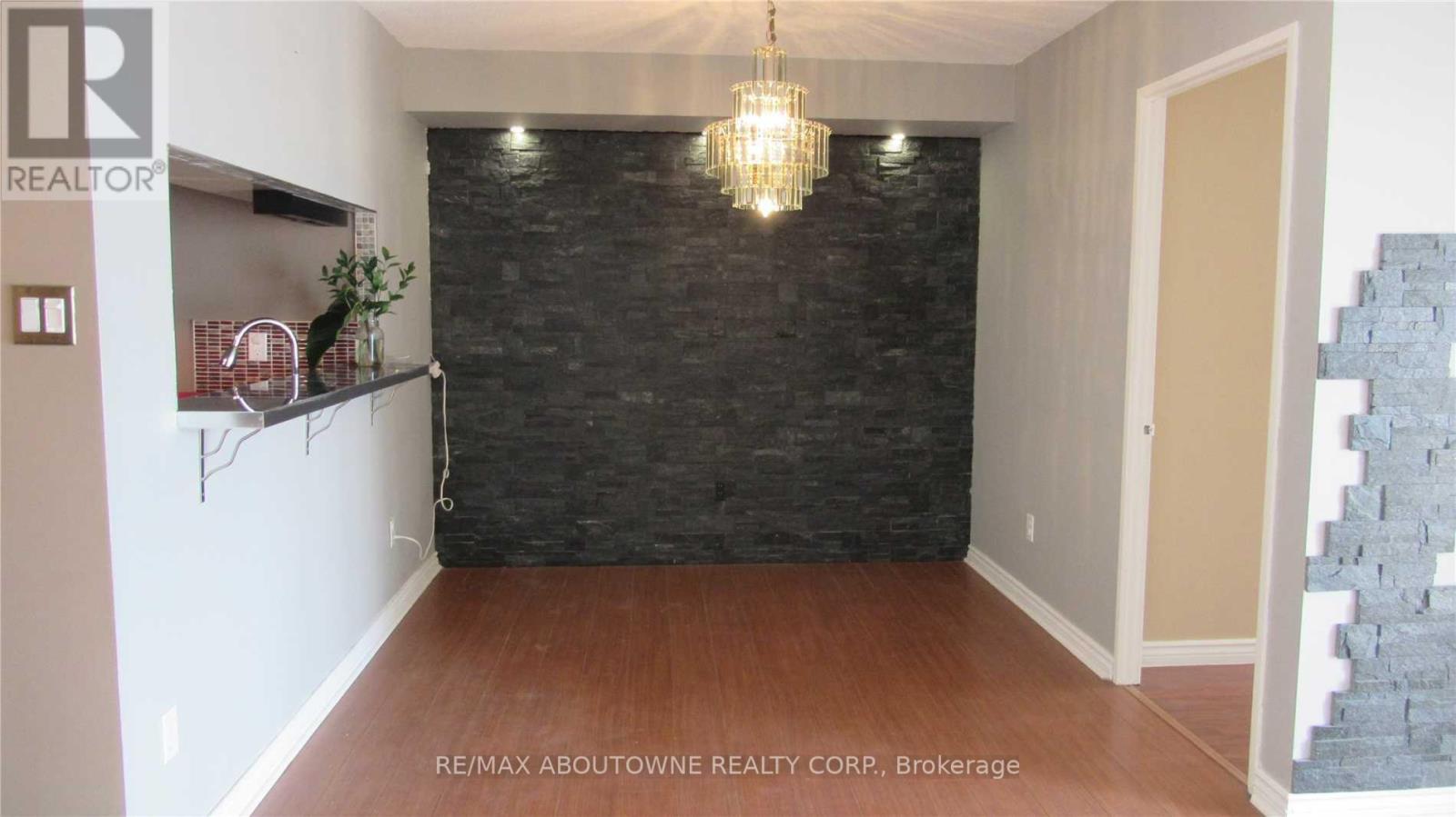 1408 - 285 Enfield Place, Mississauga, Ontario  L5B 4L8 - Photo 4 - W12204593