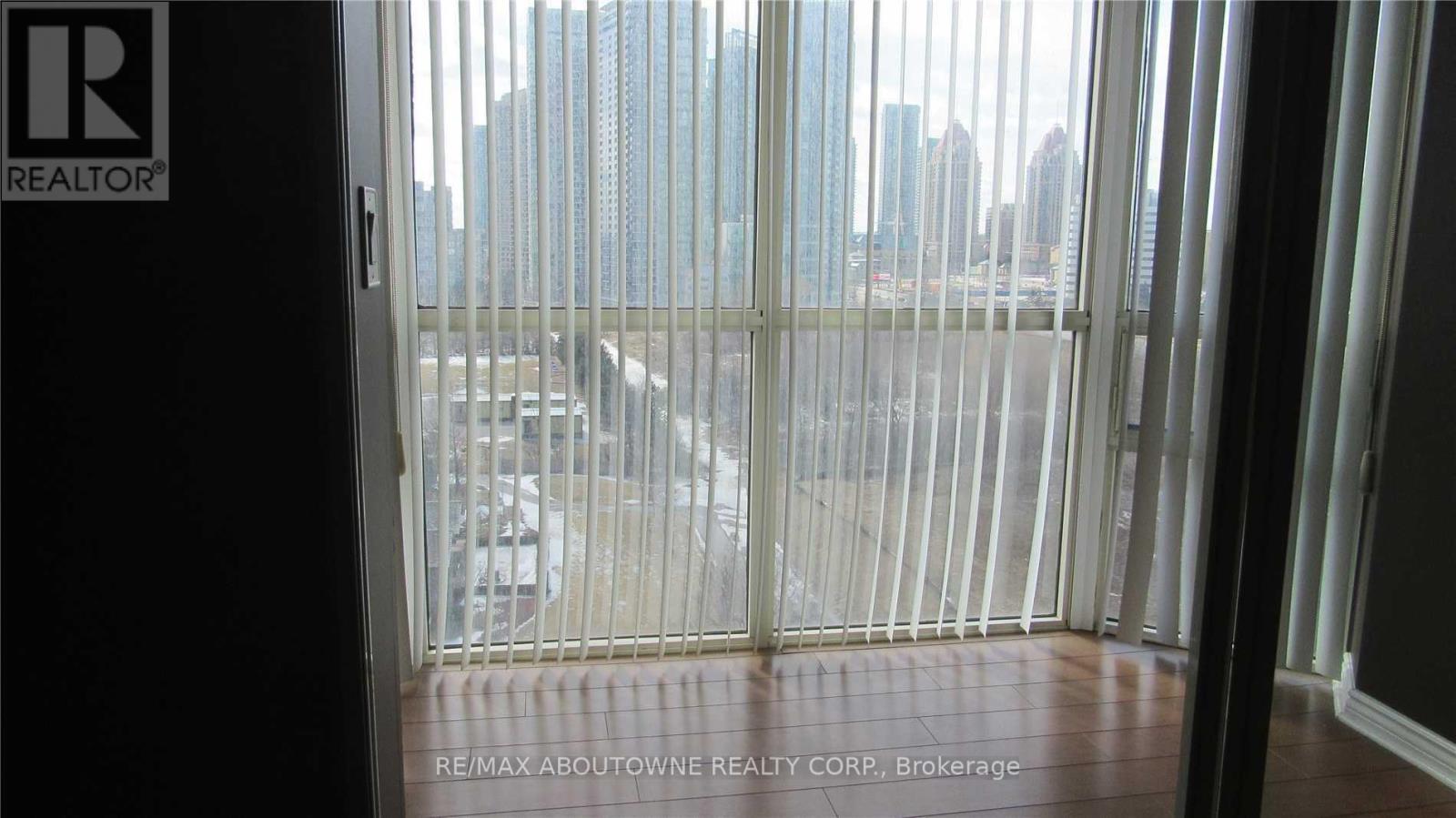 1408 - 285 Enfield Place, Mississauga, Ontario  L5B 4L8 - Photo 5 - W12204593