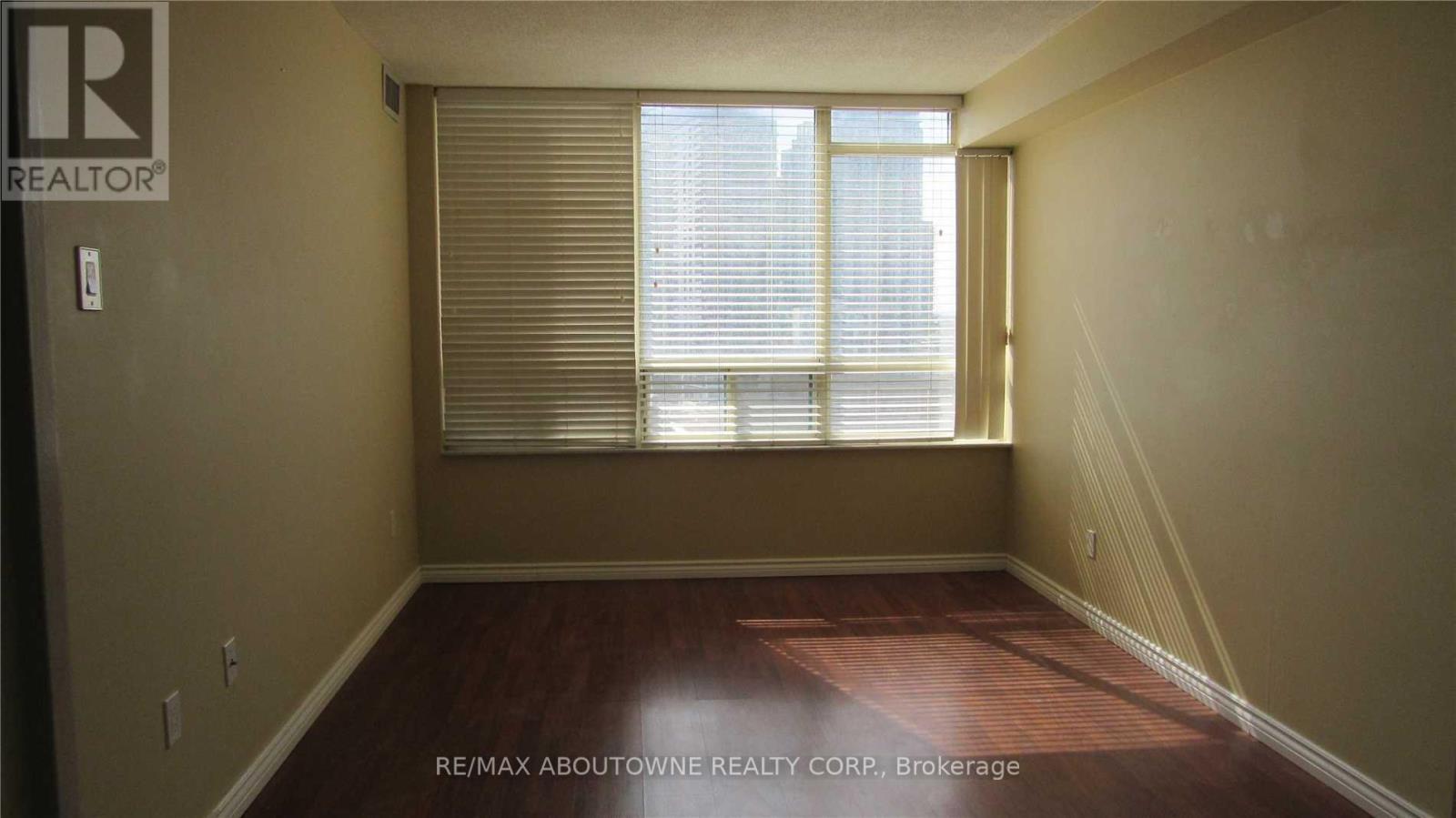 1408 - 285 Enfield Place, Mississauga, Ontario  L5B 4L8 - Photo 6 - W12204593
