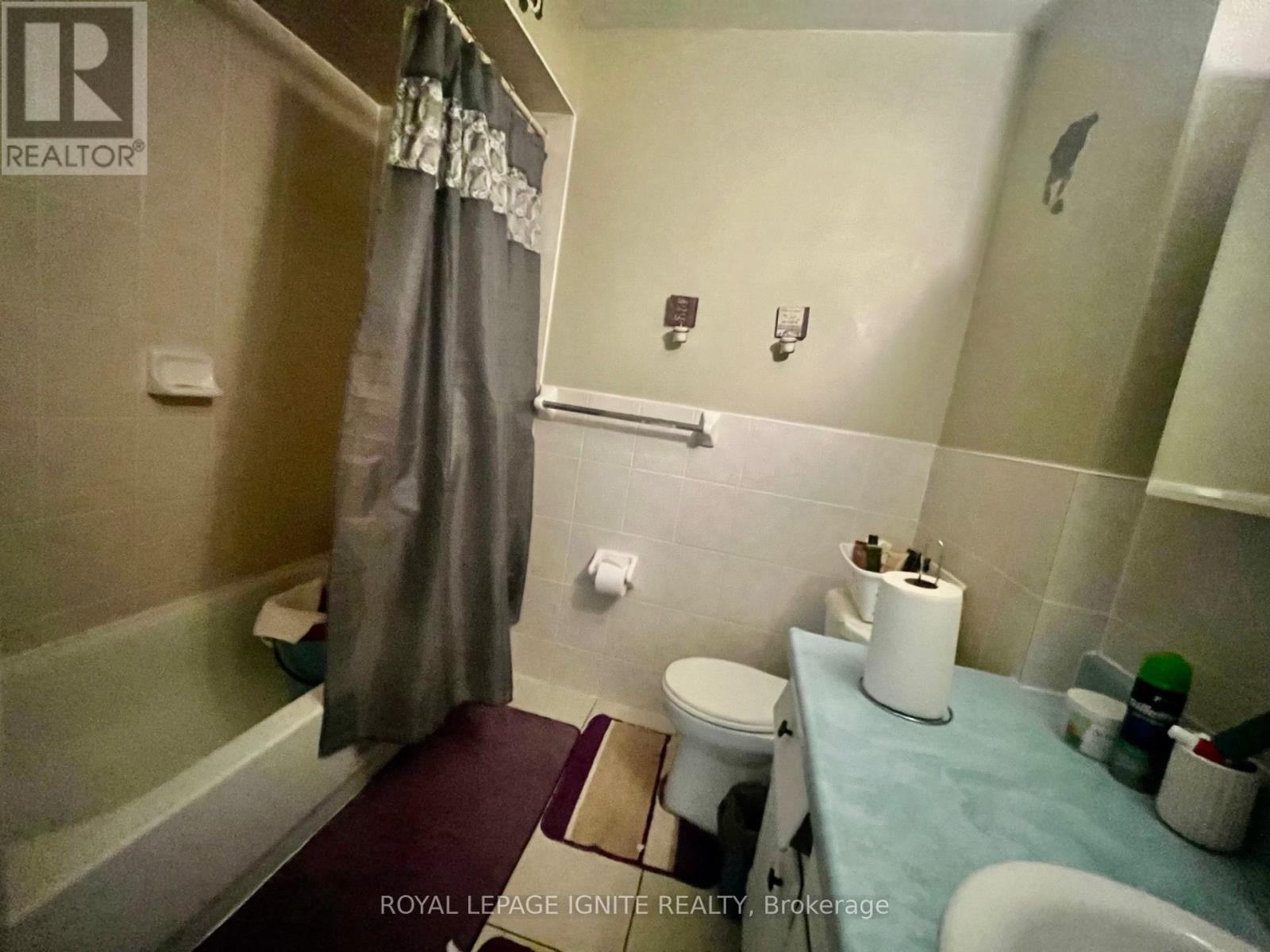 Upper Level - 8 Madison Street, Brampton, Ontario  L6S 3C5 - Photo 11 - W12204597