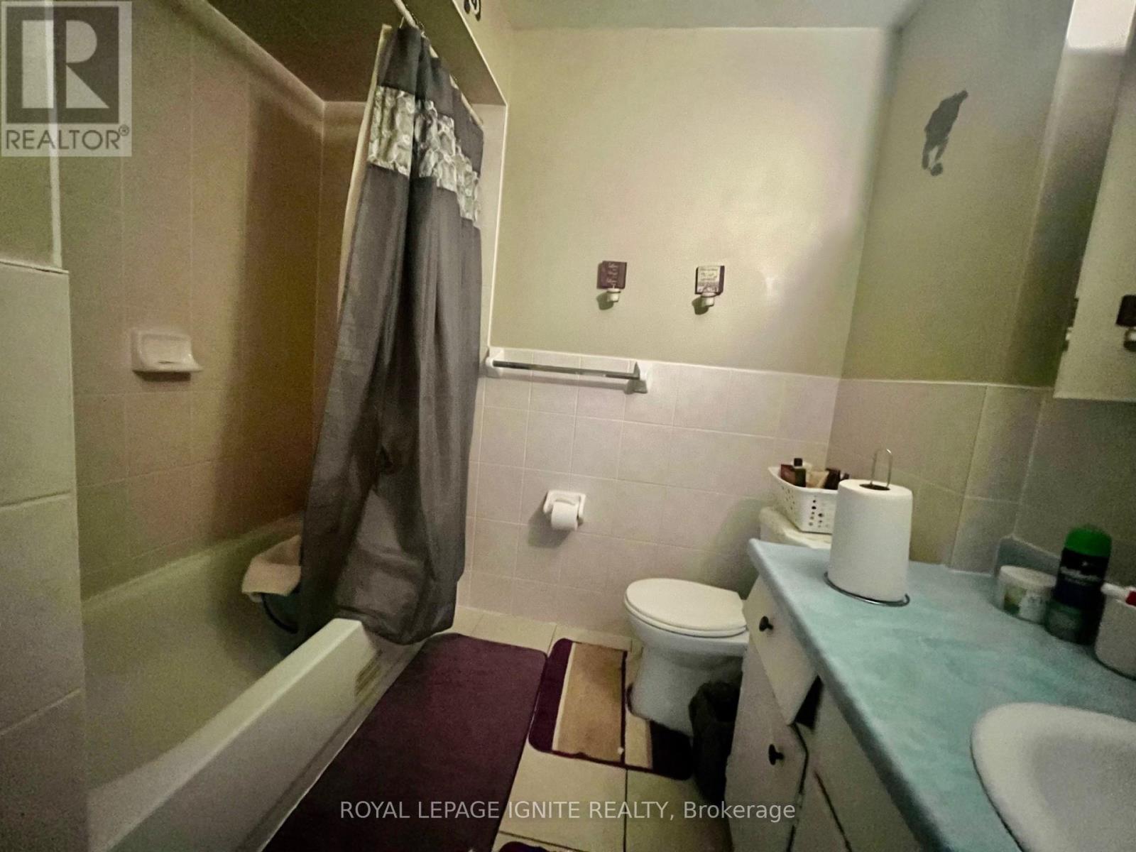 Upper Level - 8 Madison Street, Brampton, Ontario  L6S 3C5 - Photo 12 - W12204597