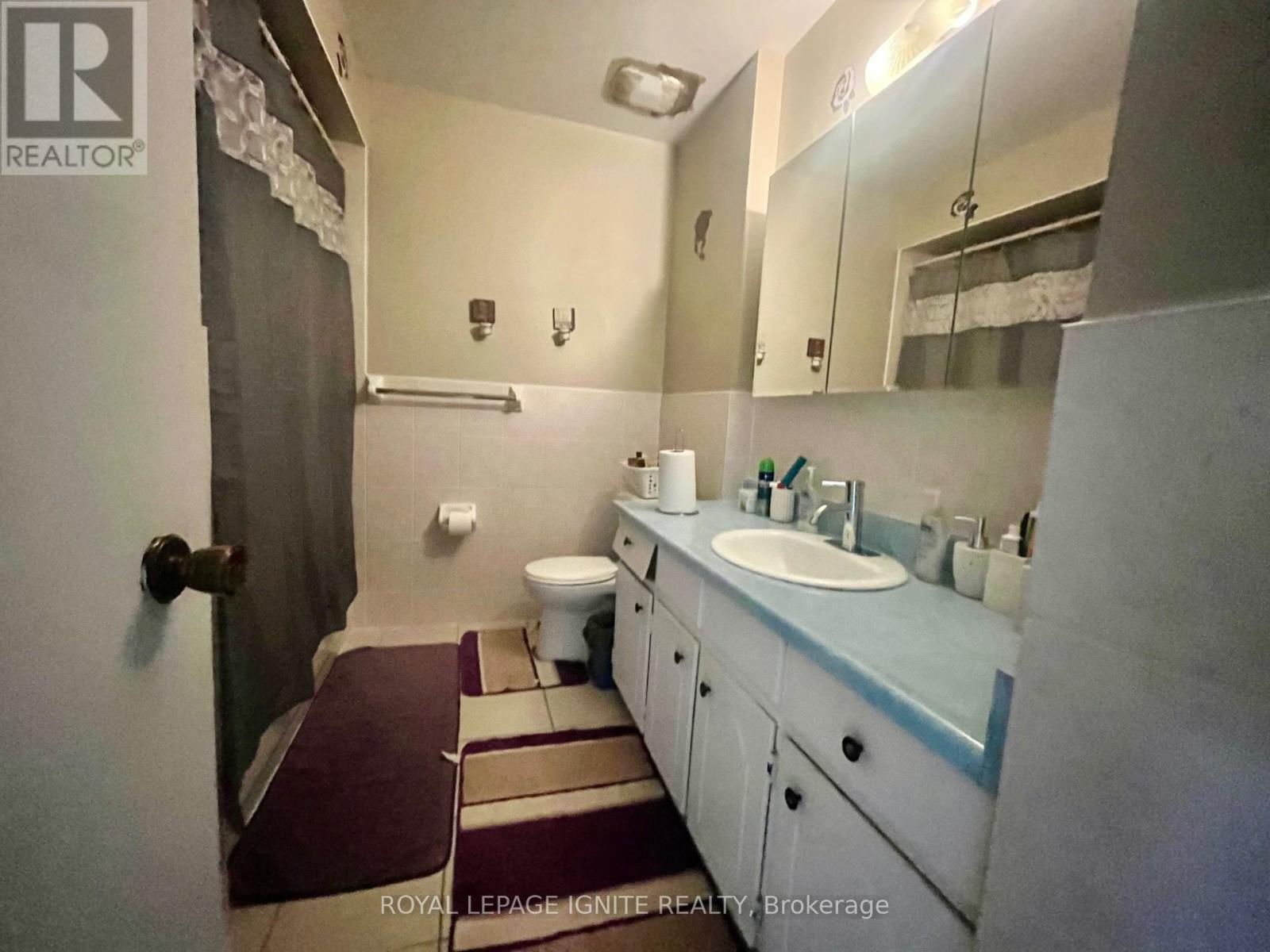 Upper Level - 8 Madison Street, Brampton, Ontario  L6S 3C5 - Photo 13 - W12204597