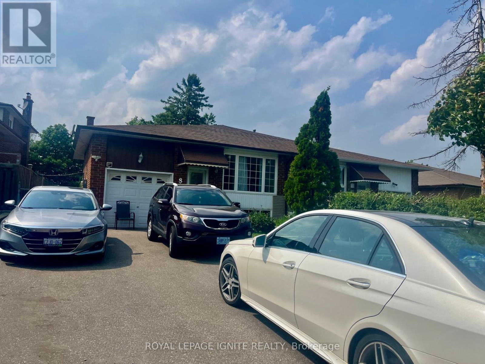 Upper Level - 8 Madison Street, Brampton, Ontario  L6S 3C5 - Photo 2 - W12204597