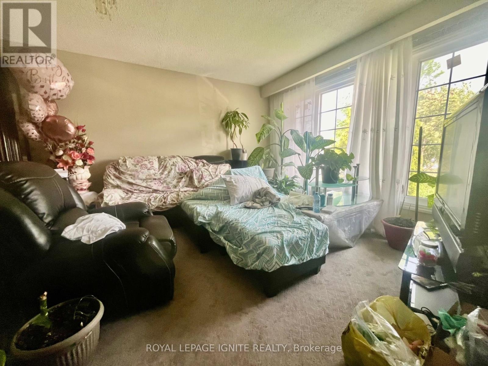 Upper Level - 8 Madison Street, Brampton, Ontario  L6S 3C5 - Photo 3 - W12204597