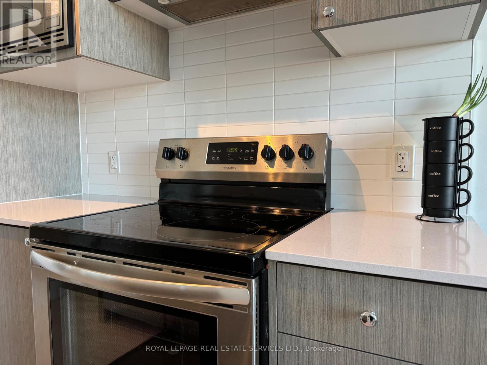 301 - 60 George Butchart Drive, Toronto, Ontario  M3K 0E1 - Photo 7 - W12204603