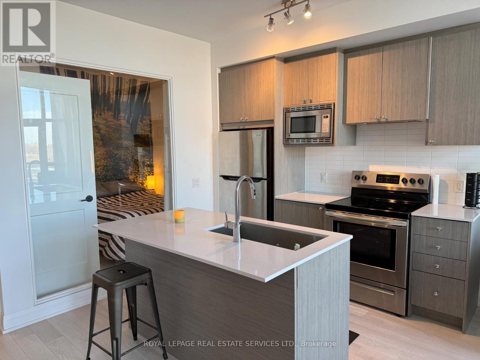 301 - 60 George Butchart Drive, Toronto (Downsview-Roding-Cfb), Ontario  M3K 0E1 - Photo 7 - W12204604