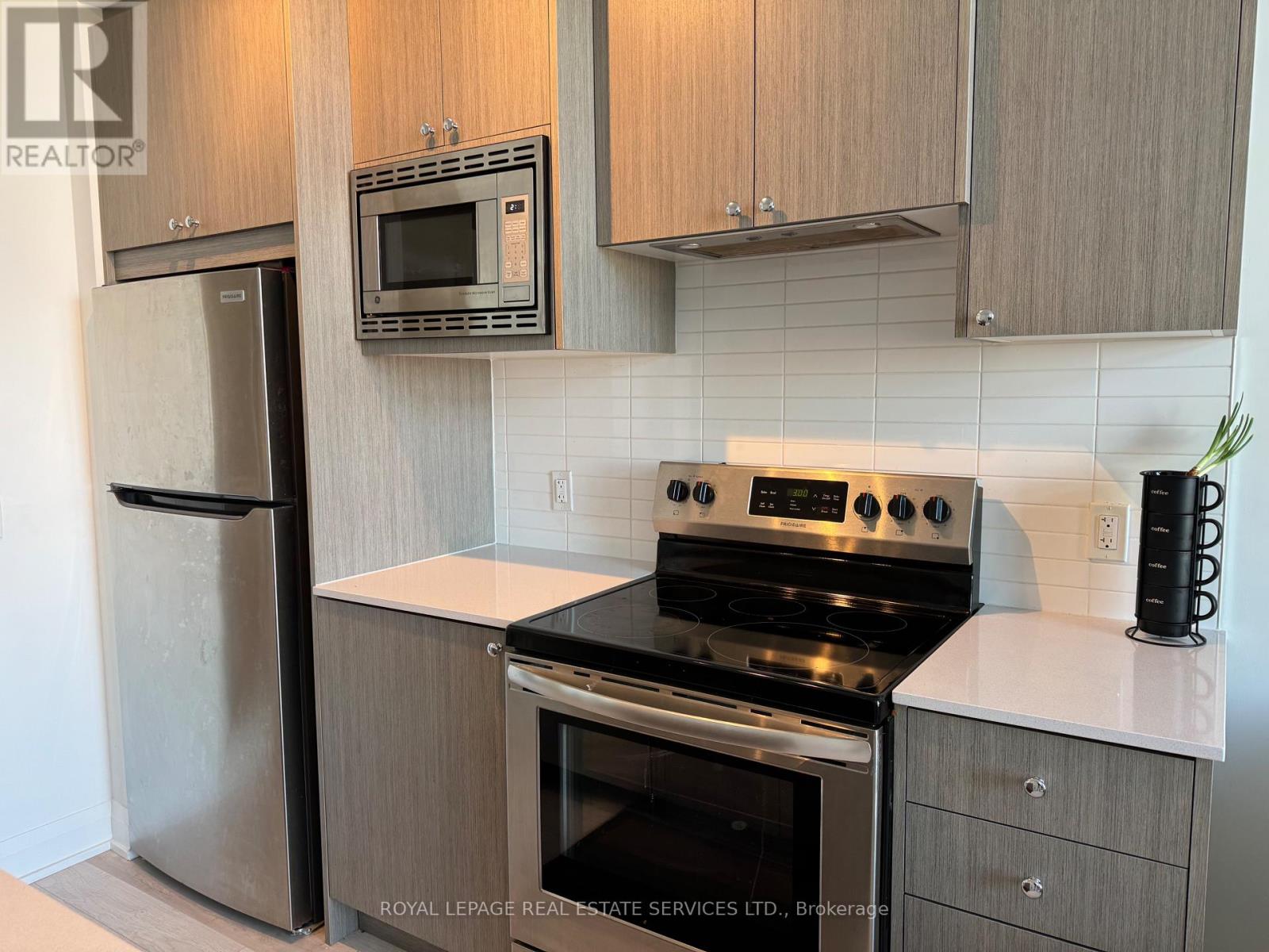 301 - 60 George Butchart Drive, Toronto (Downsview-Roding-Cfb), Ontario  M3K 0E1 - Photo 9 - W12204604