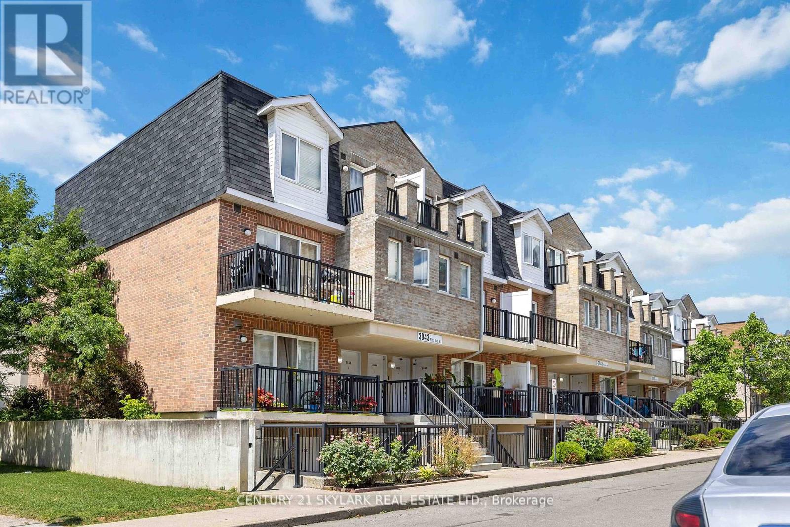 2027 - 3043 Finch Avenue, Toronto (Humbermede), Ontario  M9M 0A4 - Photo 1 - W12204617