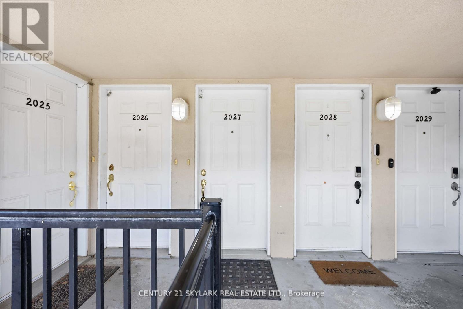 2027 - 3043 Finch Avenue, Toronto (Humbermede), Ontario  M9M 0A4 - Photo 3 - W12204617