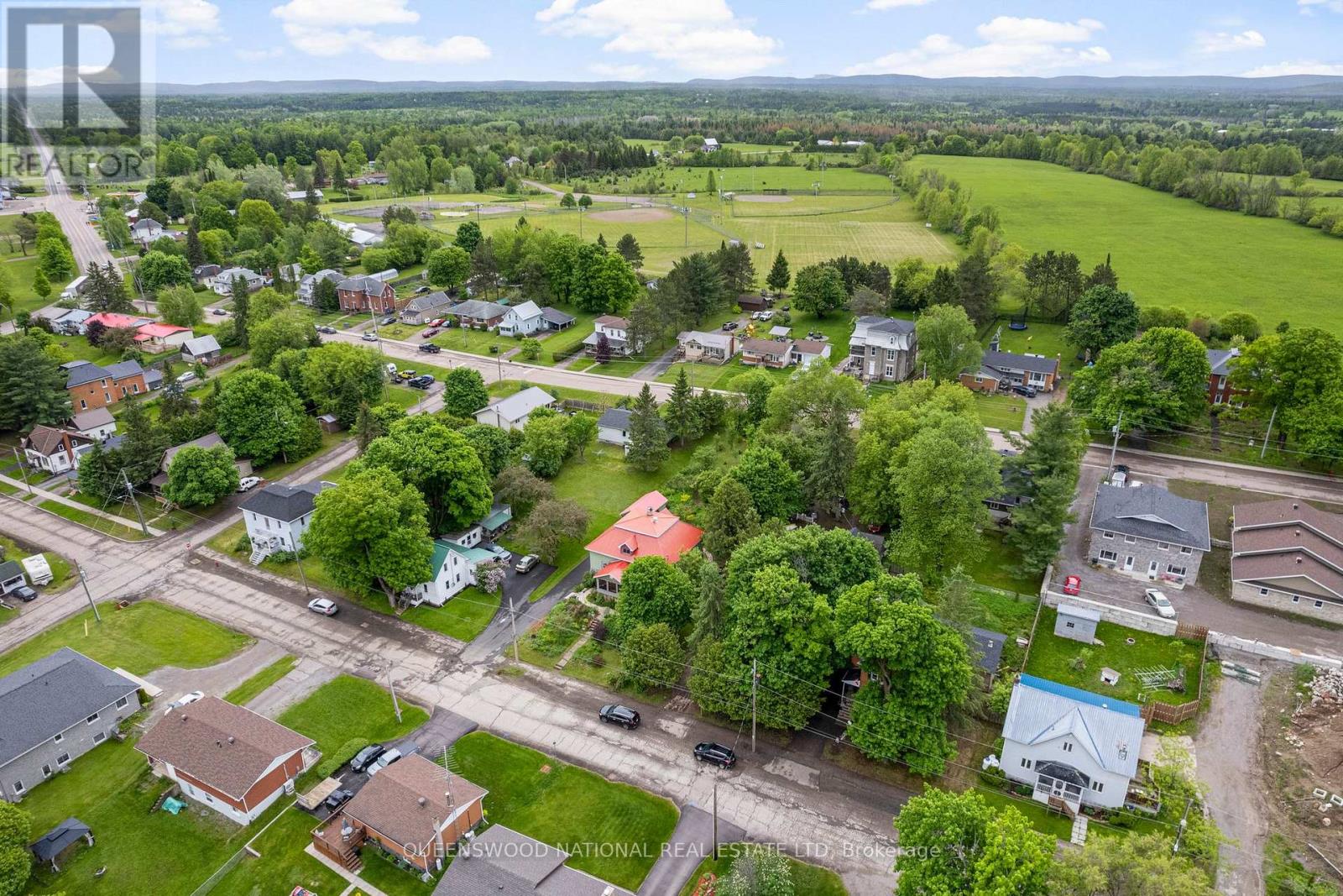 156 Wellington Street Nw, Bonnechere Valley, Ontario  K0J 1T0 - Photo 3 - X12194344