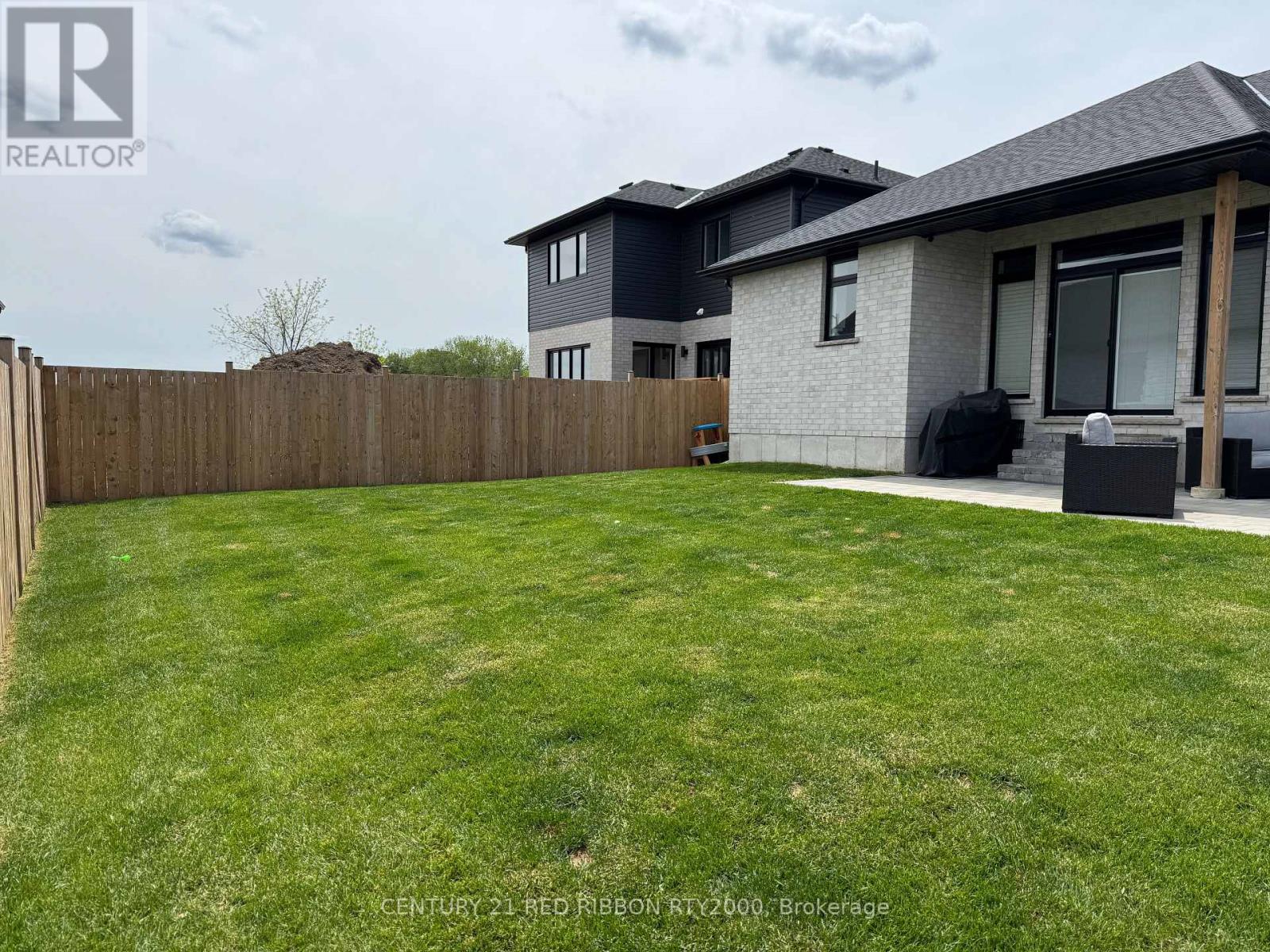 11 Briscoe Crescent, Strathroy-Caradoc, Ontario  N7G 4E1 - Photo 45 - X12204654