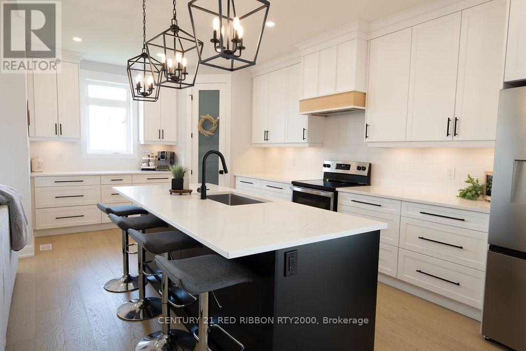 11 Briscoe Crescent, Strathroy-Caradoc, Ontario  N7G 4E1 - Photo 8 - X12204654