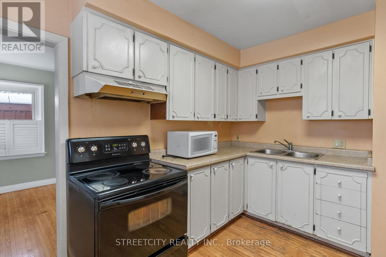 711 Victoria Street, London East (East C), Ontario  N5Y 4C5 - Photo 11 - X12204675