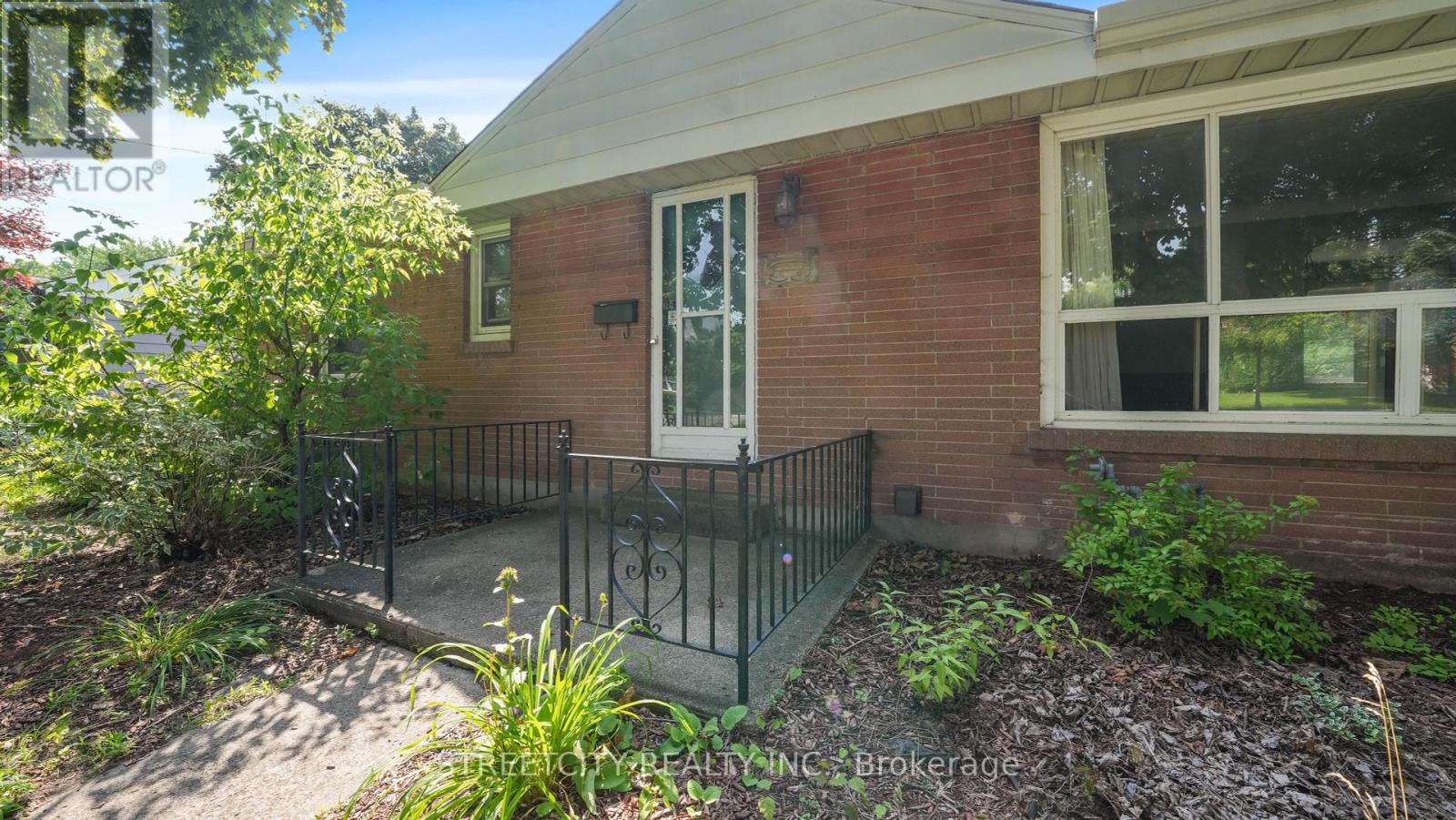 711 Victoria Street, London East, Ontario  N5Y 4C5 - Photo 3 - X12204675