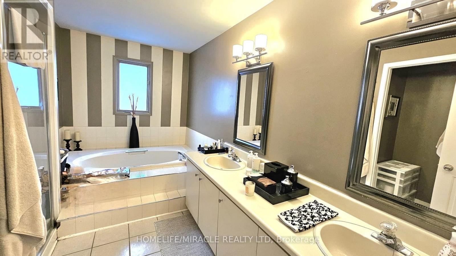 173 Warner Drive, Oakville, Ontario  L6L 6E3 - Photo 15 - W12203387
