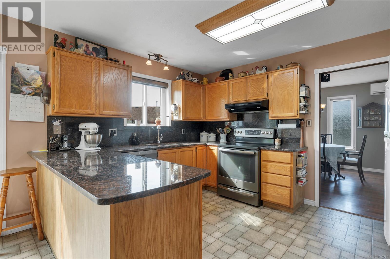 Property at 679 Eland Dr image 4