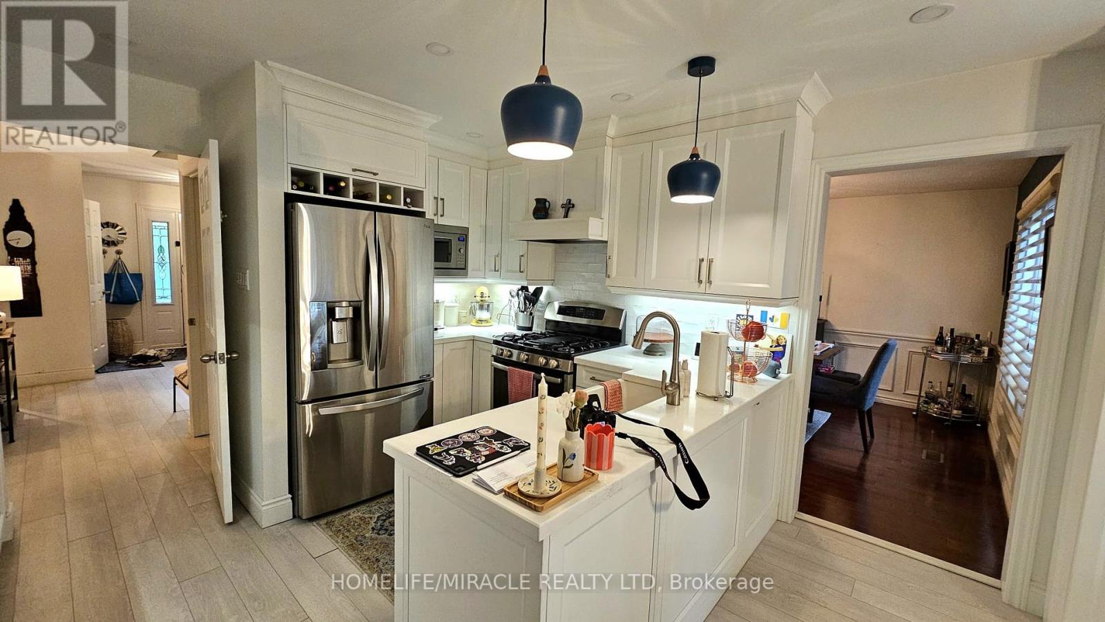 173 Warner Drive, Oakville, Ontario  L6L 6E3 - Photo 4 - W12203387