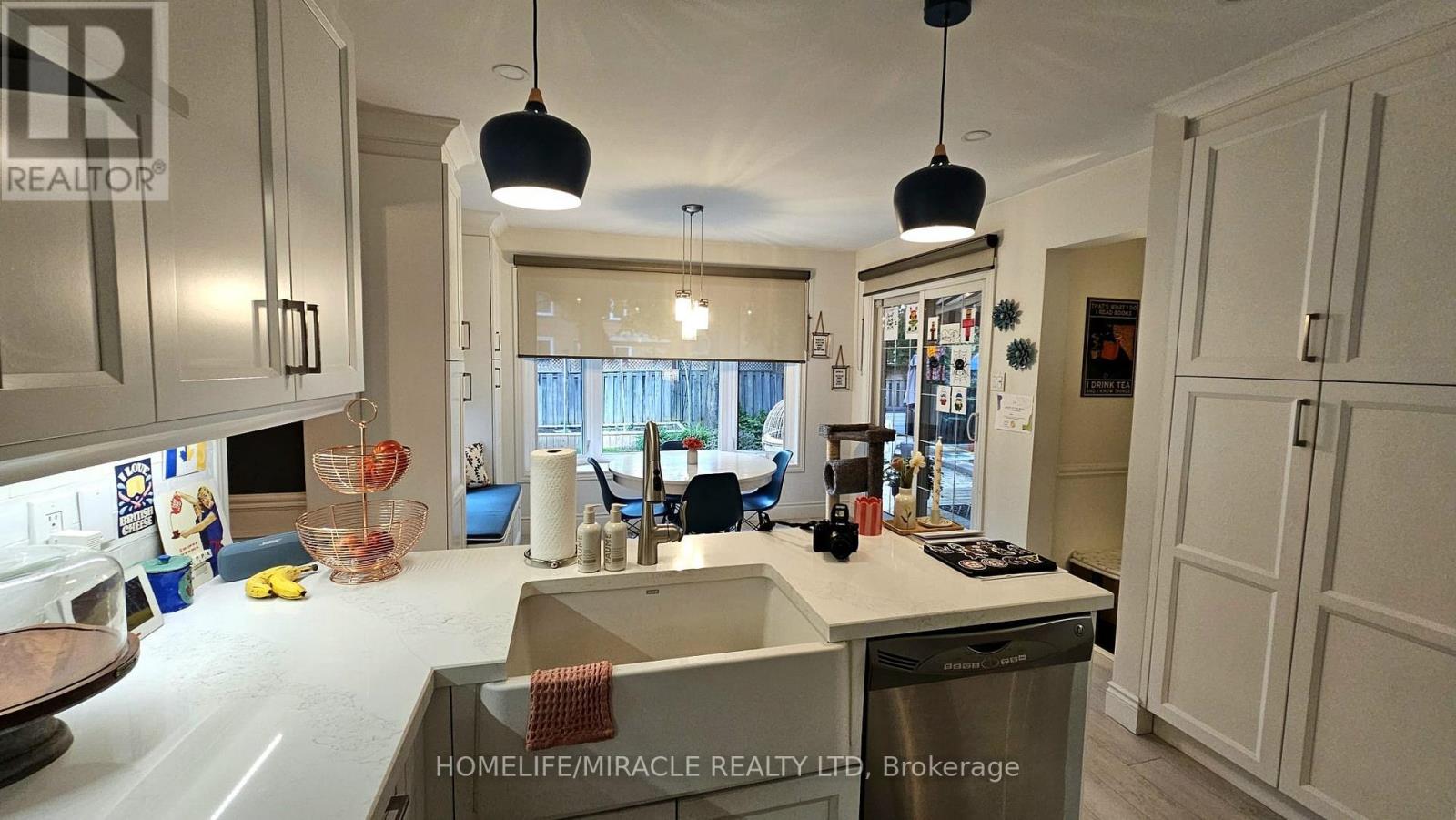173 Warner Drive, Oakville, Ontario  L6L 6E3 - Photo 8 - W12203387