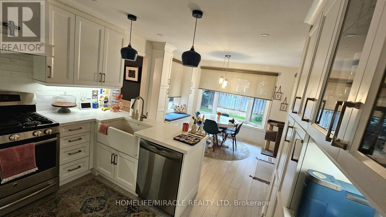 173 Warner Drive, Oakville, Ontario  L6L 6E3 - Photo 6 - W12203387