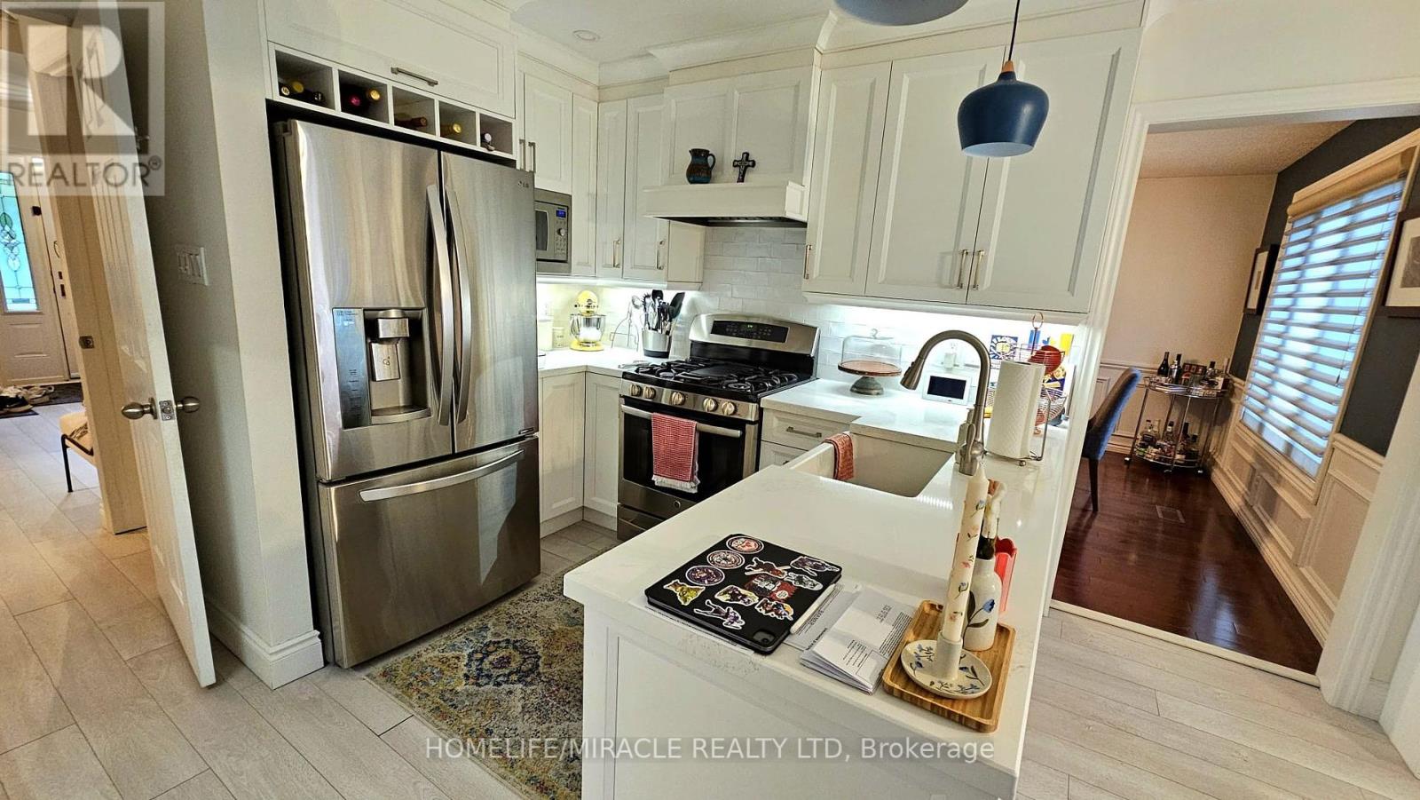 173 Warner Drive, Oakville, Ontario  L6L 6E3 - Photo 5 - W12203387
