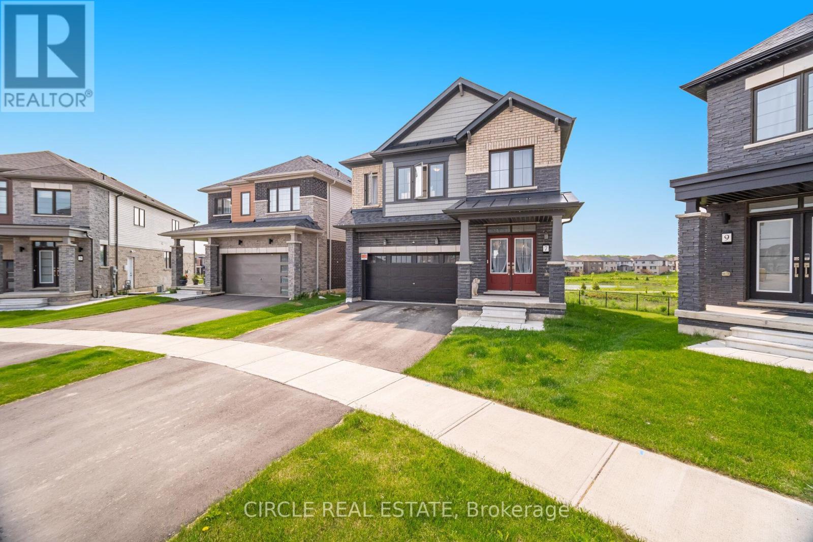 7 Bee Crescent, Brantford, Ontario  N3T 0V7 - Photo 4 - X12204582