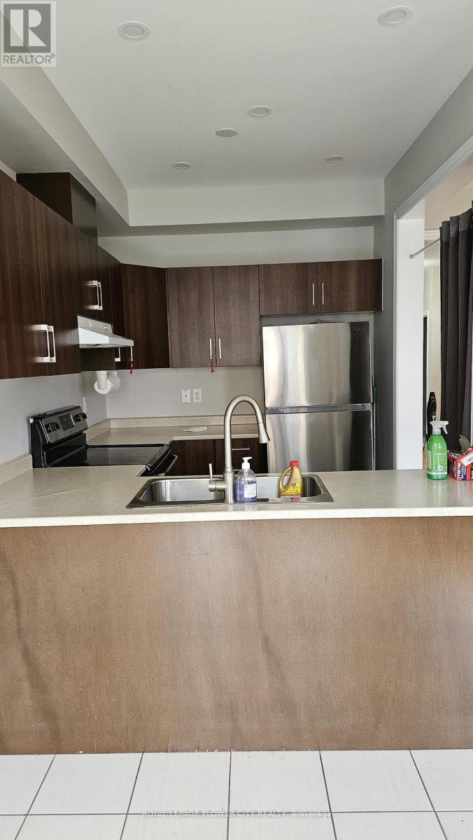 84 Kalmia Drive, Brampton, Ontario  L6X 3B5 - Photo 2 - W12202295