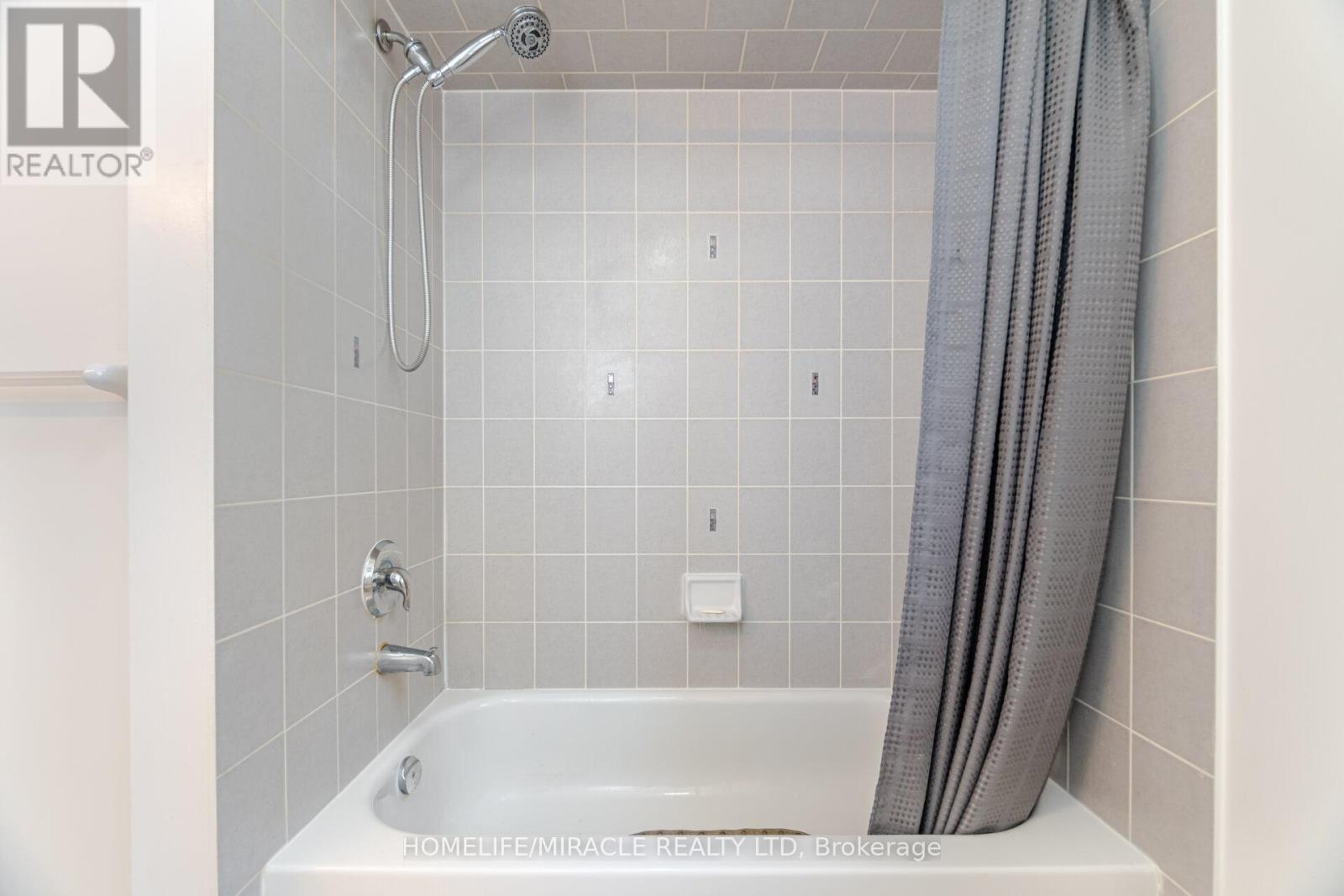18 Templeton Court, Brampton, Ontario  L6P 3B2 - Photo 42 - W12204526