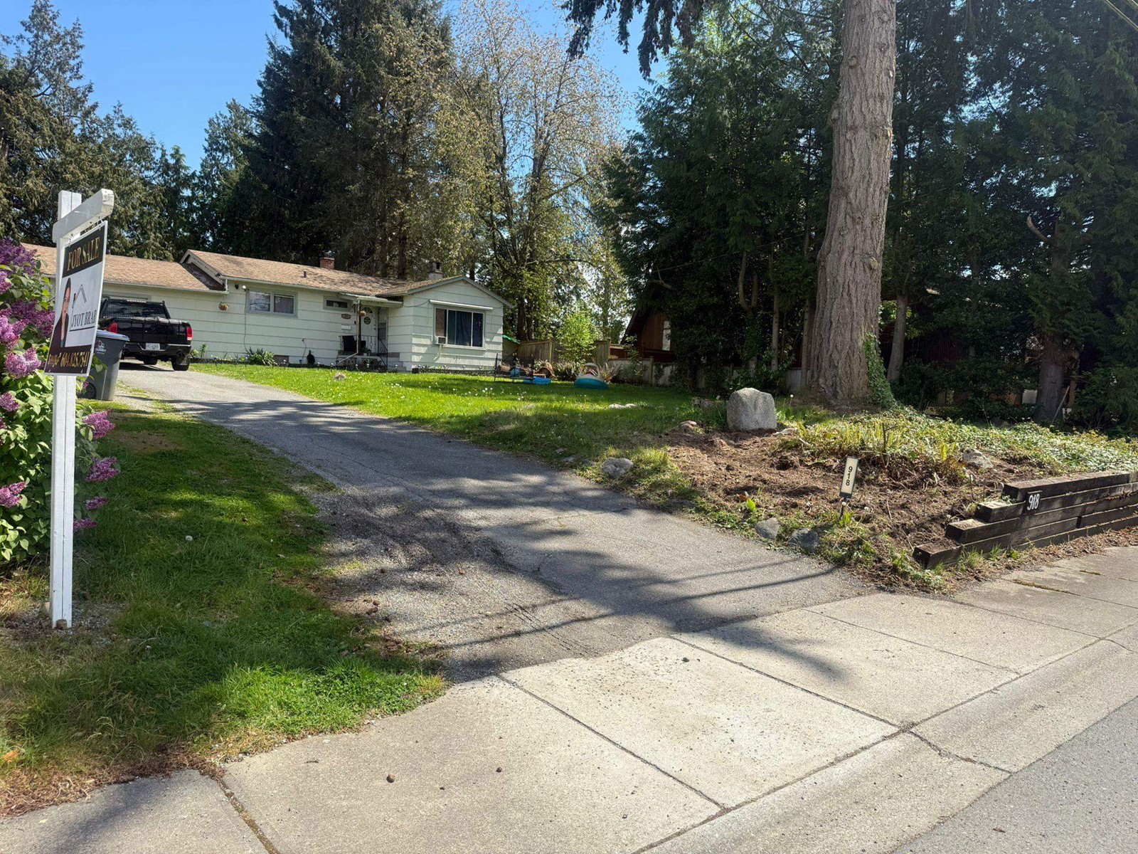 918 164 Street, Surrey, British Columbia  V4A 4Y5 - Photo 2 - R3012017