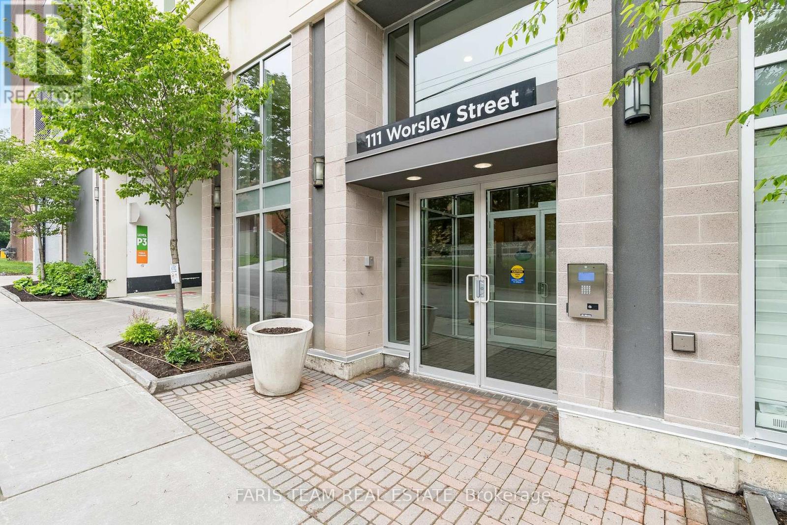 305 - 111 Worsley Street, Barrie, Ontario  L4M 0J5 - Photo 3 - S12204661