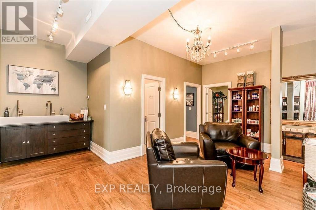 83 Dawson Manor Boulevard, Newmarket, Ontario  L3X 2H5 - Photo 11 - N12193512