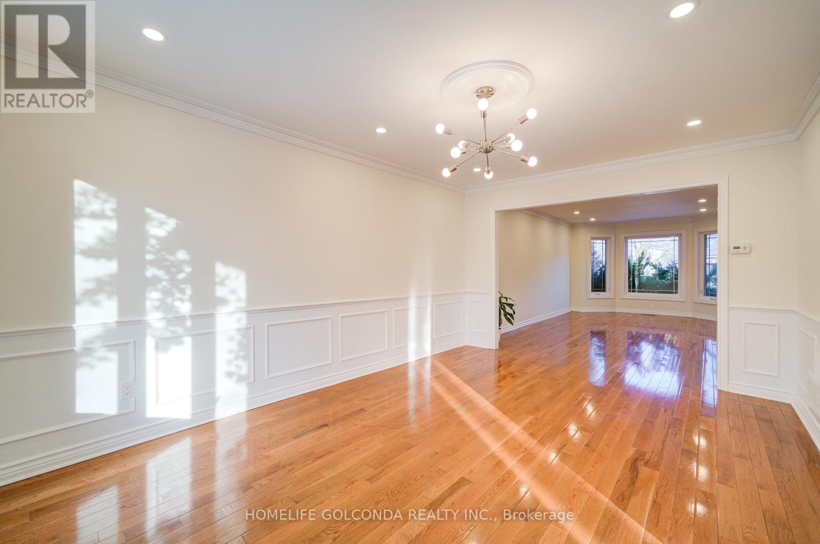 47 Somerset Crescent, Richmond Hill, Ontario  L4C 8N5 - Photo 10 - N12144341