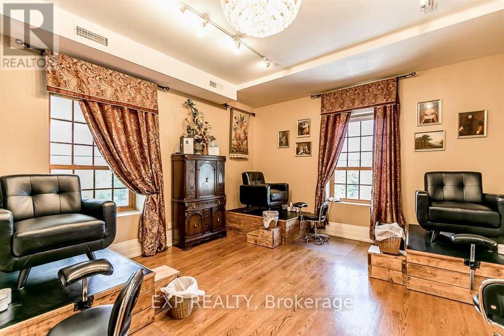 83 Dawson Manor Boulevard, Newmarket, Ontario  L3X 2H5 - Photo 9 - N12193512