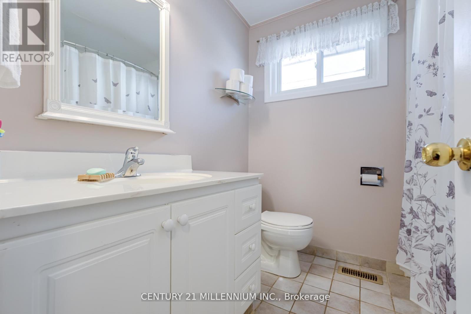 12 Parkend Avenue, Brampton, Ontario  L6Y 1B2 - Photo 18 - W12204645