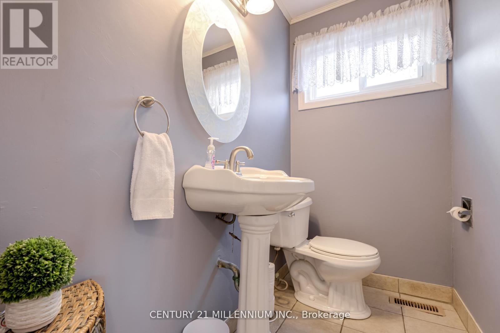 12 Parkend Avenue, Brampton, Ontario  L6Y 1B2 - Photo 19 - W12204645