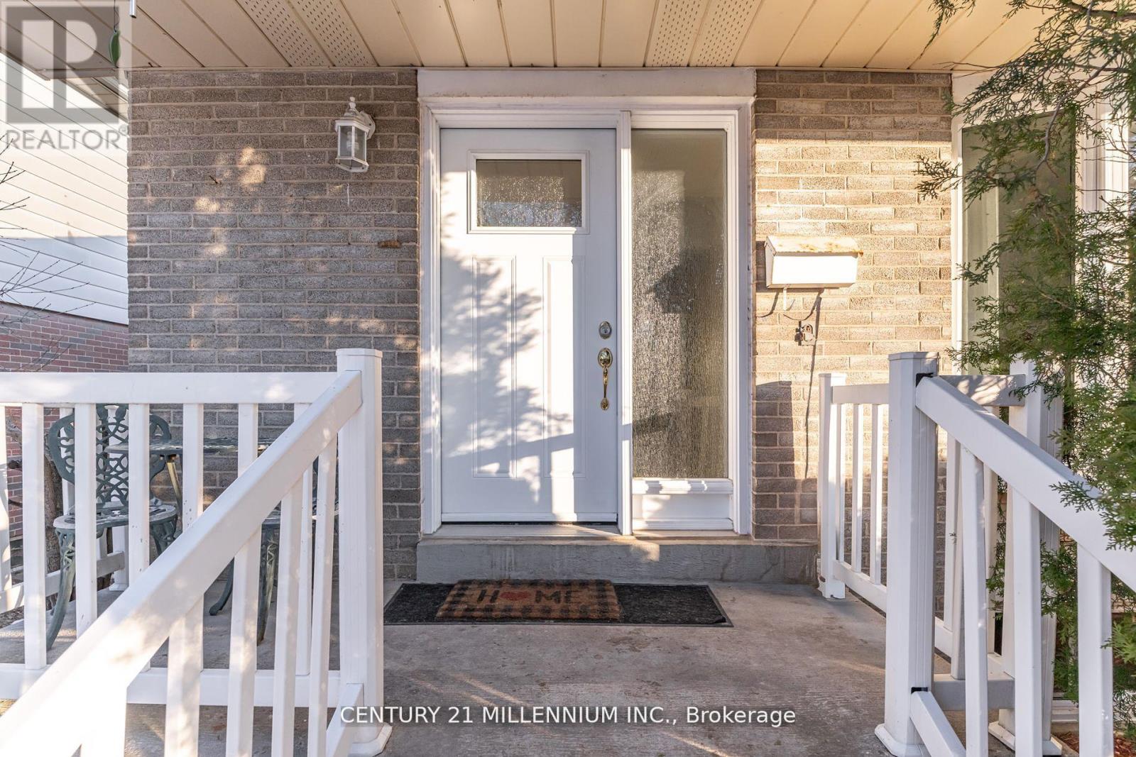 12 Parkend Avenue, Brampton, Ontario  L6Y 1B2 - Photo 4 - W12204645