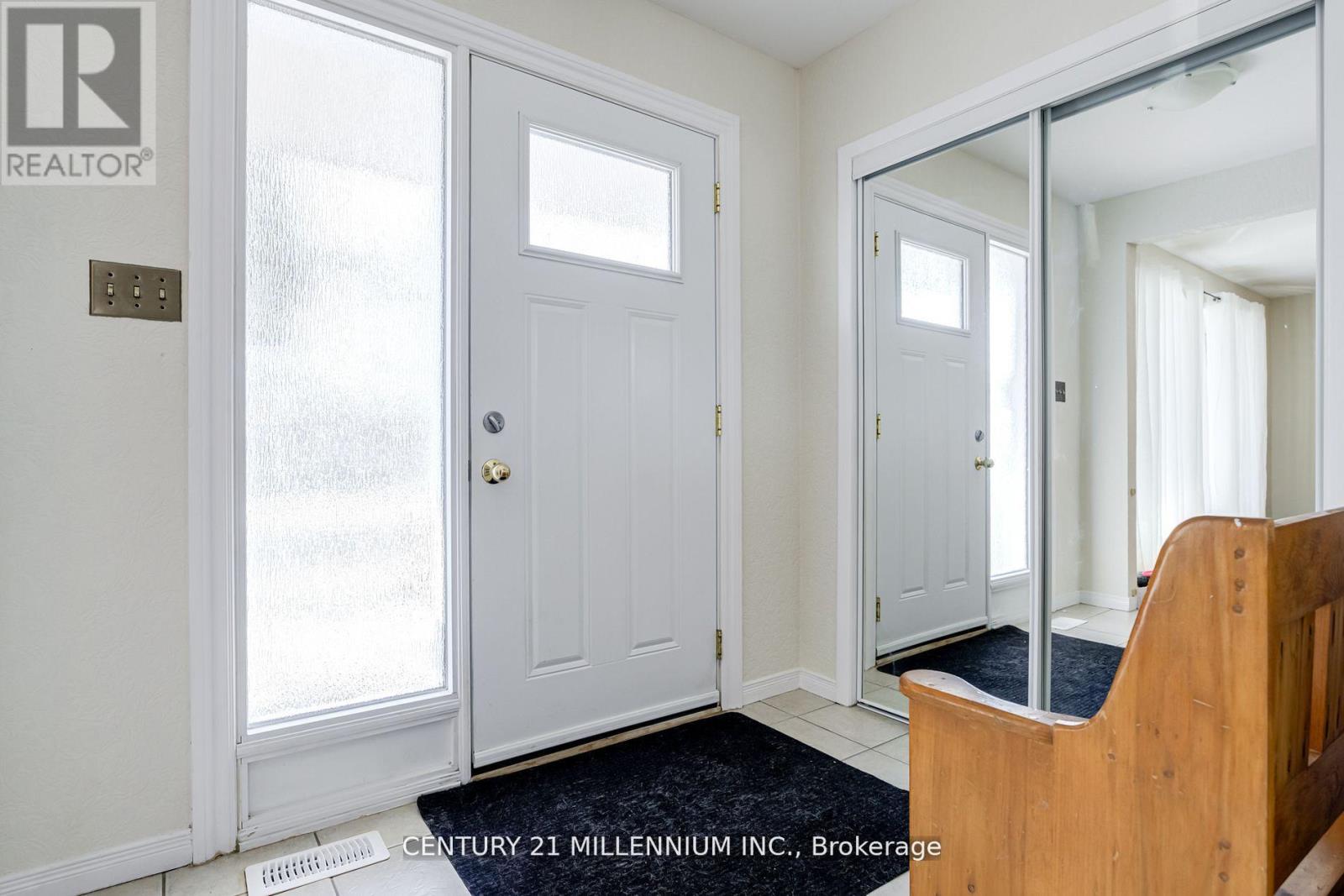 12 Parkend Avenue, Brampton, Ontario  L6Y 1B2 - Photo 5 - W12204645