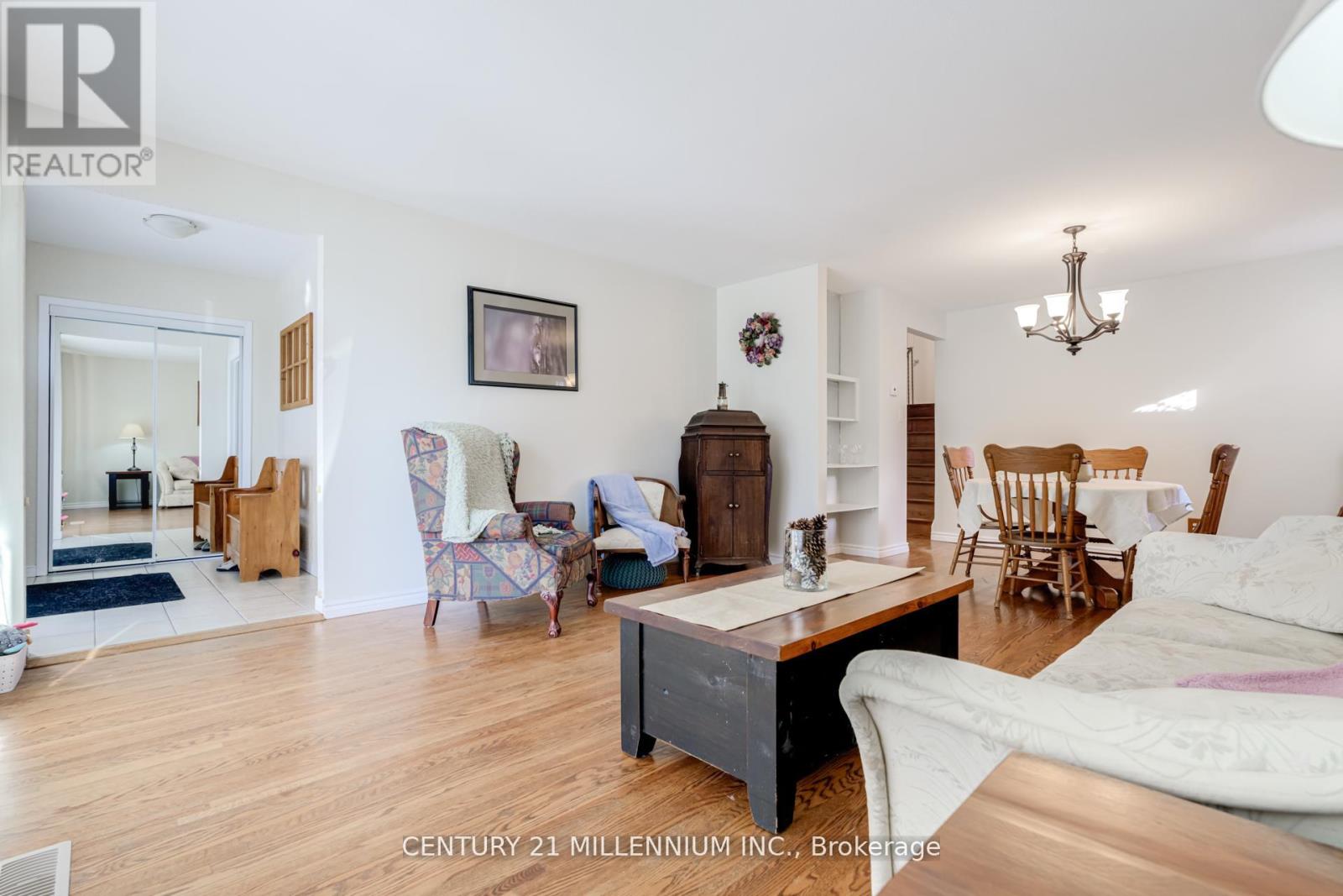 12 Parkend Avenue, Brampton, Ontario  L6Y 1B2 - Photo 6 - W12204645