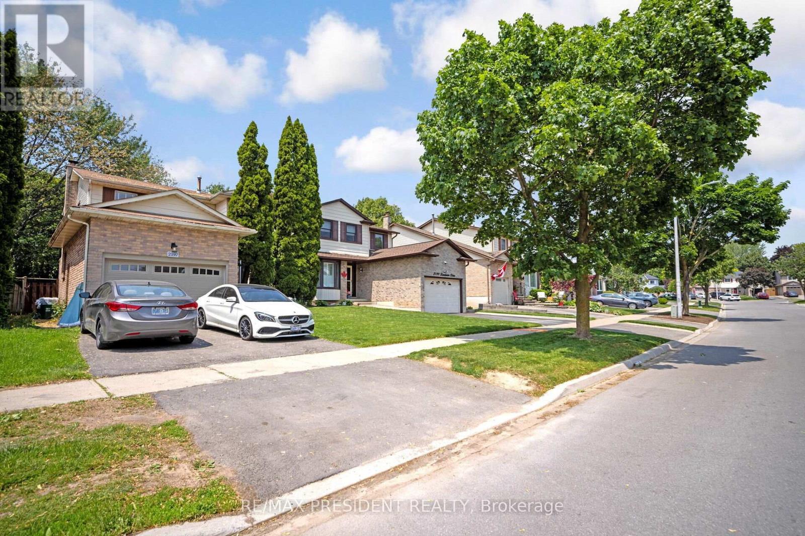 2197 Leominster Drive, Burlington, Ontario  L7P 3W8 - Photo 2 - W12204663