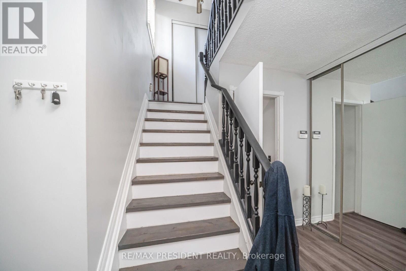 2197 Leominster Drive, Burlington, Ontario  L7P 3W8 - Photo 21 - W12204663