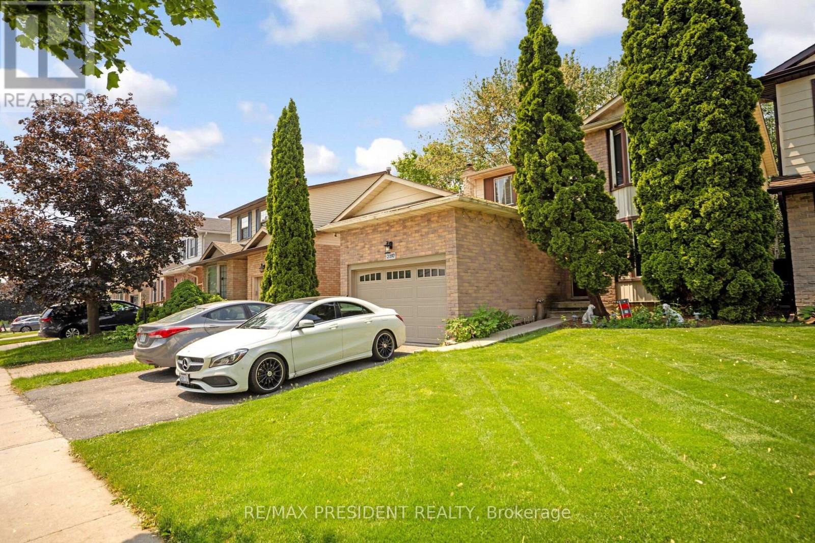 2197 Leominster Drive, Burlington, Ontario  L7P 3W8 - Photo 3 - W12204663