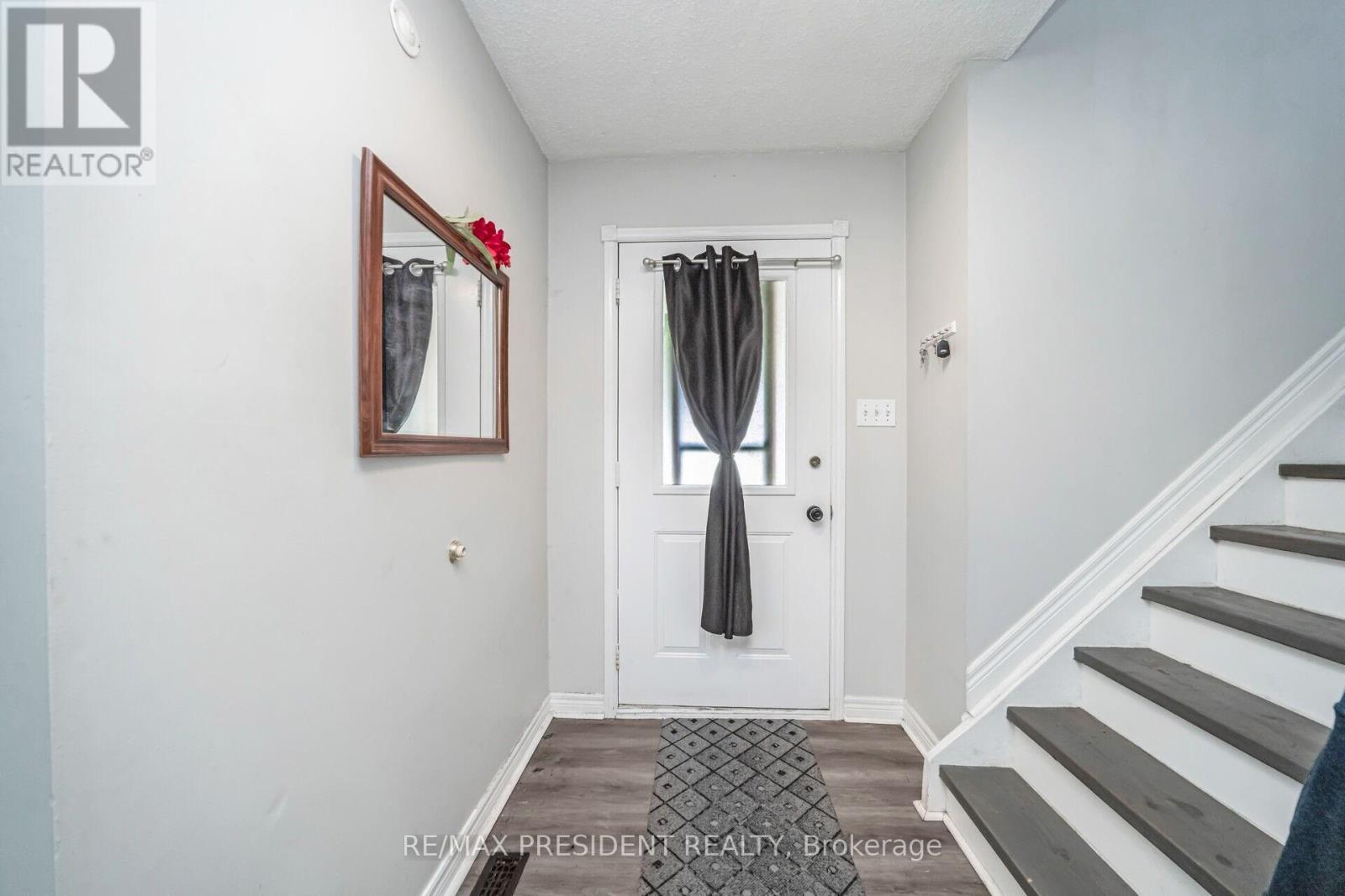 2197 Leominster Drive, Burlington (Brant Hills), Ontario  L7P 3W8 - Photo 5 - W12204663