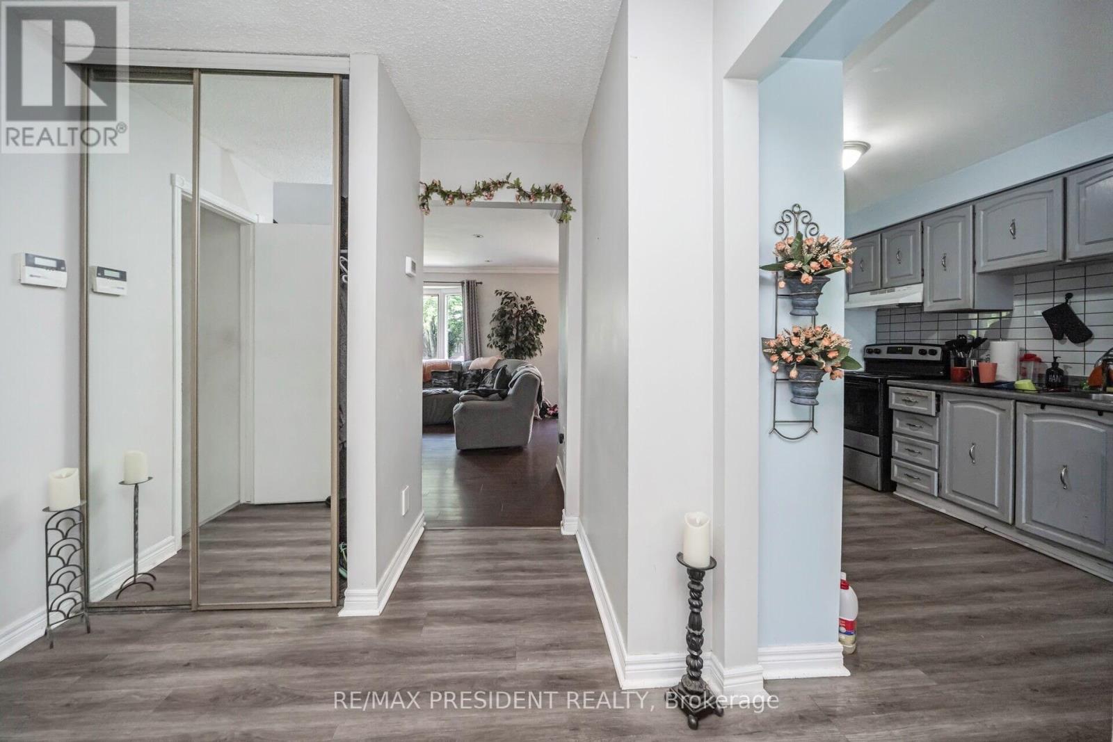 2197 Leominster Drive, Burlington, Ontario  L7P 3W8 - Photo 6 - W12204663