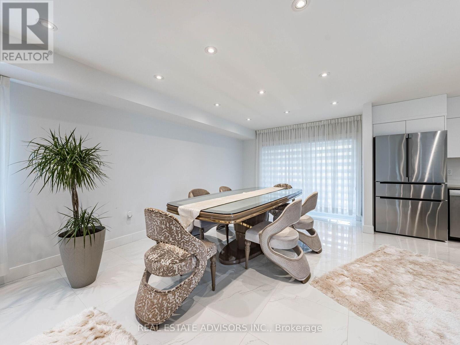 29 Ranwood Drive, Toronto, Ontario  M9N 3G2 - Photo 10 - W12204666